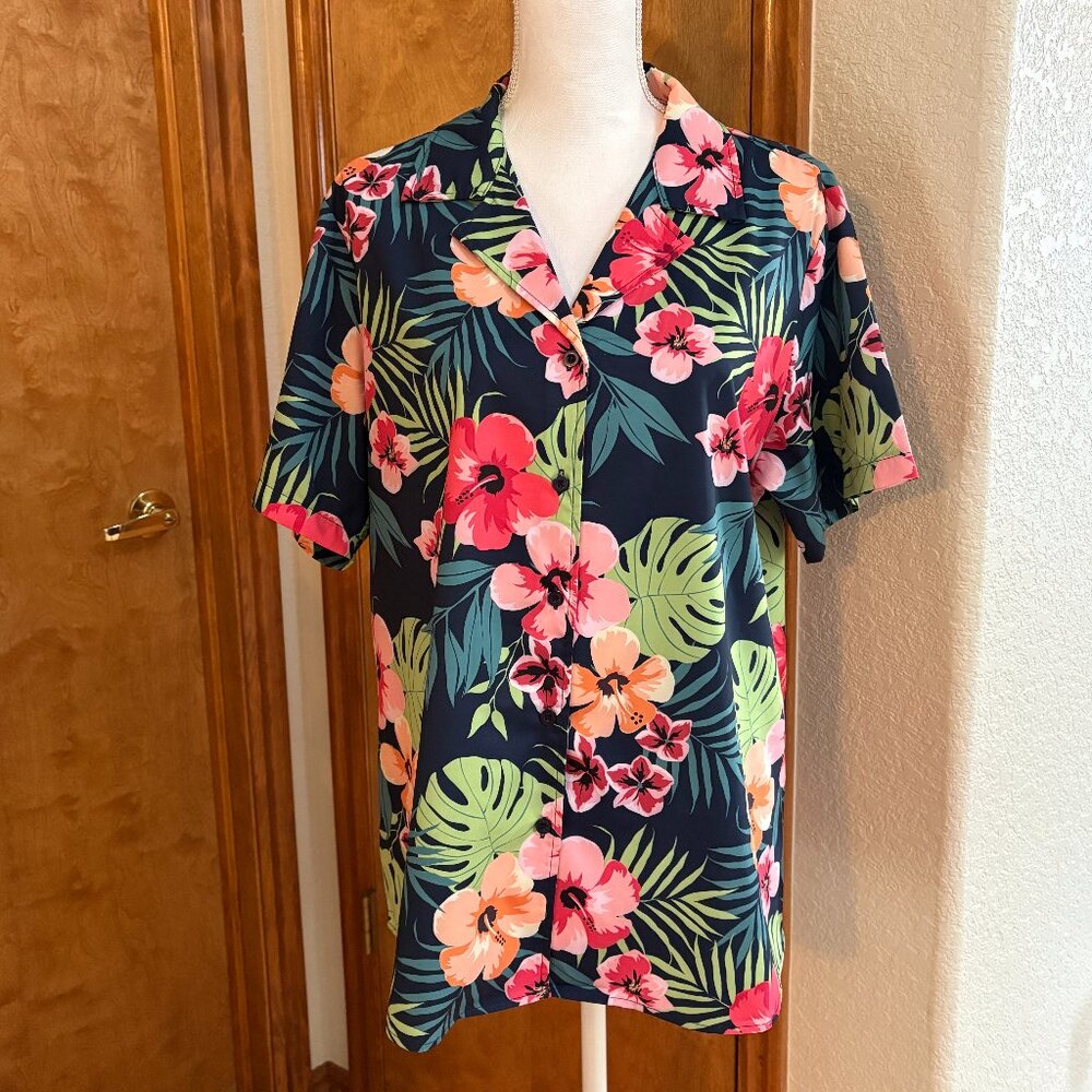 Ladies' Hawaiian Button Down Shirts, Bundle of 2, Size L - Picture 3 of 14